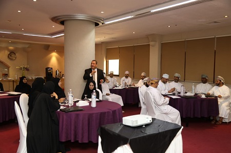 جانب من المشاركين في برنامج اعداد الموازنة بالأهداف