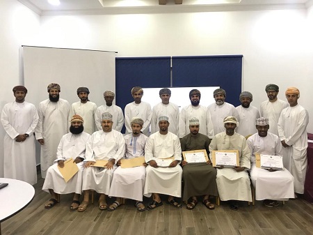 صورة جماعية للمشاركين في ولاية العامرات