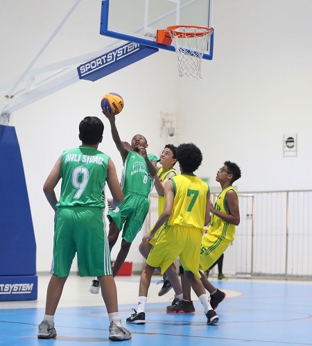 أعلنت بلدية مسقط بالتعاون مع وزارة الثقافة والرياضة والشباب والاتحاد العماني لكرة السلة فتح باب التسجيل في بطولة ليالي مسقط لثلاثيات كرة السلة، والتي تأتي في إطار الاهتمام بالشباب والمواهب الرياضية وتعزيز رياضة كرة السلة في سلطنة عمان، حيث تقام منافسات البطولة على مركز سترايك الرياضي بالجمعية العُمانية للسيارات وذلك يومي 6 و7 من شهر إبريل الجاري، وتستهدف البطولة مشاركة عدد (12) فريقًا للرجال ، ومشاركة عدد (6) فرق للنساء وحددت اللجنة المنظمة يوم غد الأربعاء الموافق 5 من إبريل الجاري آخر موعد للتسجيل في البطولة.