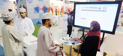 احدى الصور التي تظهر مشاركات البلدية في استعراض خدمات  تطبيق بلديتي