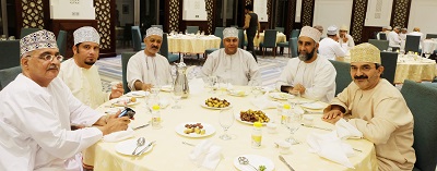 صور من الإفطار الجماعي لموظفي بلدية مسقط