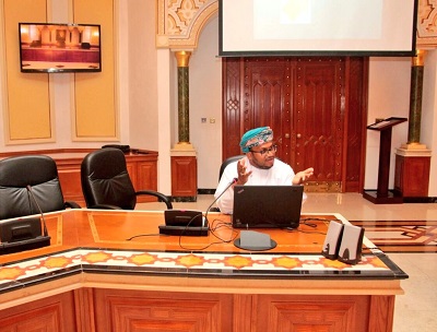 خلال تقديم المحاضرة