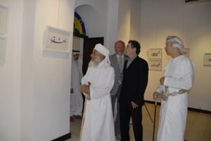 تجول سماحته في المعرض 