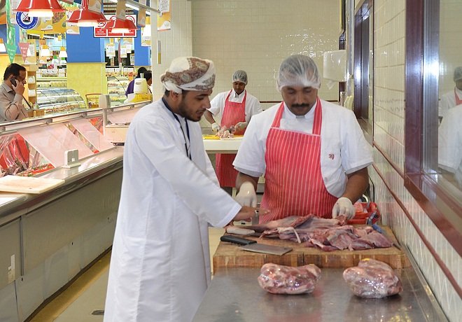   بلدية مسقط تكثف الحملات التفتيشية على الأغذية خلال شهر رمضان 