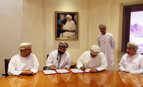 خلال توقيع مذكرة التفاهم بين بلدية مسقط وعمانتل