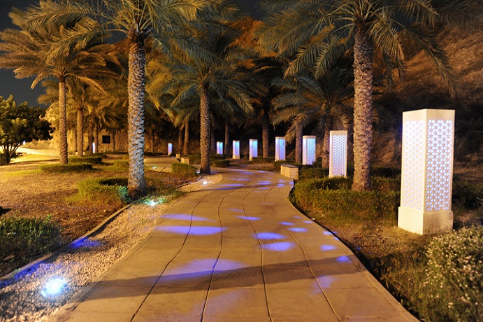 ممرات وأرصفة مشاة وأدوات رياضية تعزز الصحة بمدينة مسقط