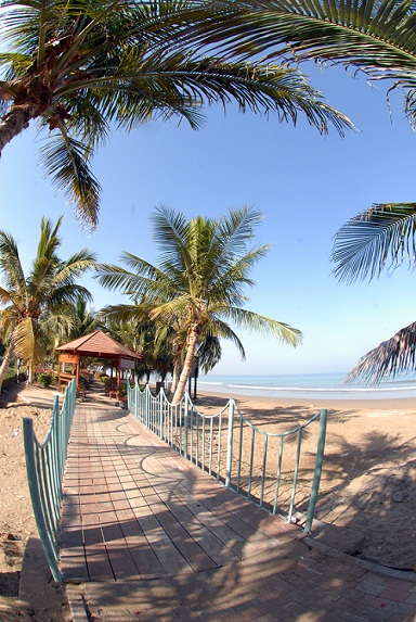 ممرات وأرصفة مشاة وأدوات رياضية تعزز الصحة بمدينة مسقط