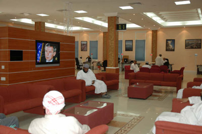 بلدية مسقط تواصل العمل في إنجاز المعاملات خلال الفترة المسائية