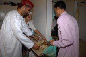 بلدية مسقط تكثف حملاتها التفتيشية على مطاعم المحافظة